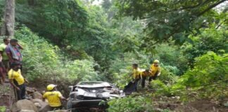 कोटद्वार-चरेख मोटर मार्ग पर गहरी खाई में गिरी कार, दो की मौत, एक गंभीर Car fell into deep gorge on Kotdwar-Charek motor road