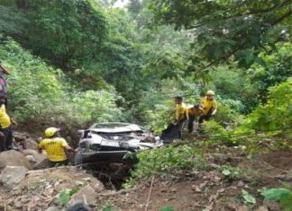 कोटद्वार-चरेख मोटर मार्ग पर गहरी खाई में गिरी कार, दो की मौत, एक गंभीर Car fell into deep gorge on Kotdwar-Charek motor road