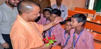 मुख्यमंत्री बाल सेवा योजना को धरातल पर उतारने के लिए मसौदा तैयार, निराश्रित बच्चों के पालन पोषण से लेकर शिक्षा तक का जिम्मा उठाएगी सरकार Chief Minister Child Service Scheme