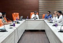 उत्तराखंड राज्य आपदा प्रबंधन प्राधिकरण ने आगामी मानसून के सन्दर्भ मे सैन्य, अर्धसैन्य बलों एवं दूरसंचार विभाग के अधिकारियों के साथ की बैठक Meeting with officers of military, paramilitary forces and telecom department