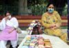 उत्तराखंड : 24 स्वर्ण पदक जीत चुकी देश की पहली दिव्यांग निशानेबाज आज सड़क पर नमकीन-बिस्कुट बेचकर कर रही है गुजरा Shooter-Dilraj-Kaur-dehradun