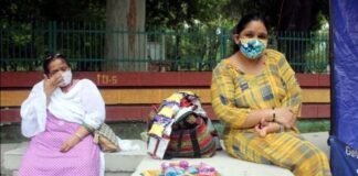 उत्तराखंड : 24 स्वर्ण पदक जीत चुकी देश की पहली दिव्यांग निशानेबाज आज सड़क पर नमकीन-बिस्कुट बेचकर कर रही है गुजरा Shooter-Dilraj-Kaur-dehradun