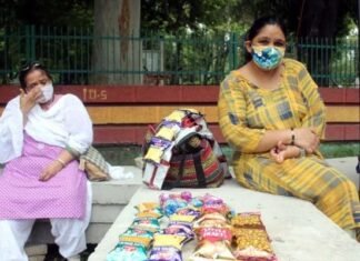 उत्तराखंड : 24 स्वर्ण पदक जीत चुकी देश की पहली दिव्यांग निशानेबाज आज सड़क पर नमकीन-बिस्कुट बेचकर कर रही है गुजरा Shooter-Dilraj-Kaur-dehradun