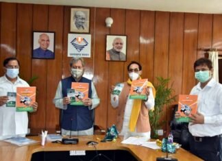 ‘हमारा हिन्दुस्तान, उत्तराखंड हज 2021’ पुस्तक का मुख्यमंत्री तीरथ सिंह रावत ने किया विमोचन Hamara Hindustan Uttarakhand Haj 2021 book