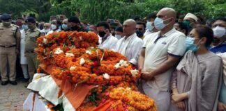 पंचतत्व में विलीन हुईं कुमाऊं की आयरन लेडी के रूप में विख्यात इंदिरा हृदयेश, अंतिम दर्शनों के लिए उमड़ी भीड़, जानिए पूरा जीवन परिचय Indira Hridayesh merged into Panchtatva