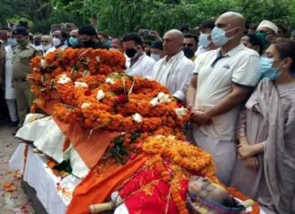 पंचतत्व में विलीन हुईं कुमाऊं की आयरन लेडी के रूप में विख्यात इंदिरा हृदयेश, अंतिम दर्शनों के लिए उमड़ी भीड़, जानिए पूरा जीवन परिचय Indira Hridayesh merged into Panchtatva
