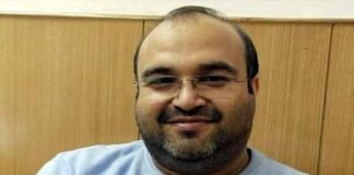 उत्तराखंड: ब्लूटूथ हेडफोन फटने से कुंभ मेला के लेखाकार की मौत! Kumbh Mela accountant dies after bluetooth headphone explodes