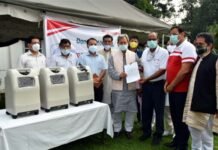मुख्यमंत्री को सीएसआर के तहत महिन्द्रा ग्रुप ने सौंपे ऑक्सीजन कन्सन्ट्रेटर्स Mahindra Group handed over oxygen concentrators