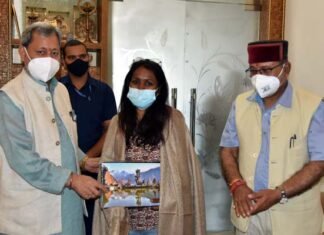 उत्तरकाशी जनपद की पर्वतारोही सविता कंसवाल ने मुख्यमंत्री तीरथ सिंह रावत से की भेंट Mountaineer Savita Kanswal