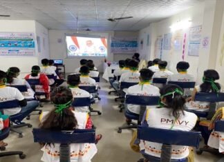 PM मोदी ने कोविड-19 फ्रंटलाइन वर्कर्स के लिए विशेष प्रशिक्षण कार्यक्रम (customized crash course) का किया वर्चुअल शुभारंभ PM मोदी ने कोविड-19 फ्रंटलाइन वर्कर्स के लिए विशेष प्रशिक्षण कार्यक्रम (customized crash course) का किया वर्चुअल शुभारंभ