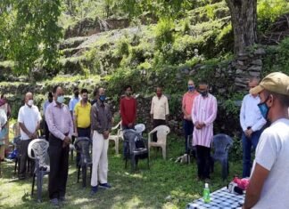 कोरोना से दिवंगत हुए शिक्षक अनिल चौहान को शिक्षकों एवं क्षेत्रीय जनता ने दी भावभीनी श्रद्धांजलि