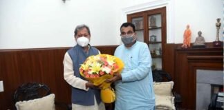 मुख्यमंत्री तीरथ सिंह रावत ने नई दिल्ली में केन्द्रीय सड़क परिवहन मंत्री से की मुलाकात Chief Minister Tirath meets Union Road Transport Minister in New Delhi