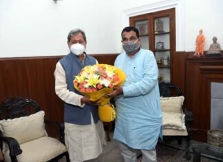 मुख्यमंत्री तीरथ सिंह रावत ने नई दिल्ली में केन्द्रीय सड़क परिवहन मंत्री से की मुलाकात Chief Minister Tirath meets Union Road Transport Minister in New Delhi
