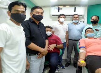 विश्व रक्तदान दिवस पर मिशन रक्तदान 2021 के तहत गौर अतुल्यम सोसायटी में रक्तदान शिविर का आयोजन blood donation camp on World Blood Donation Day