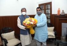 मसूरी में 2 लेन टनल के लिये मिली 700 करोड़ की स्वीकृति, मुख्यमंत्री ने केन्द्रीय सड़क परिवहन मंत्री का जताया आभार cm-tirath-with-nitin-gatkari