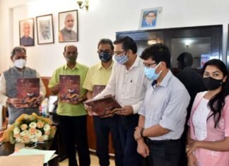 ‘‘कुम्भः आस्था विरासत और विज्ञान‘‘ कॉफी टेबलबुक का मुख्यमंत्री ने किया विमोचन Kumbh: Aastha Virasat and Science