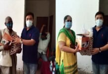 ब्लॉक प्रमुख महेन्द्र राणा ने देवीखेत जसपुर में बांटे कोरोना बचाव किट corona rescue kit in Devikhet Jaspur