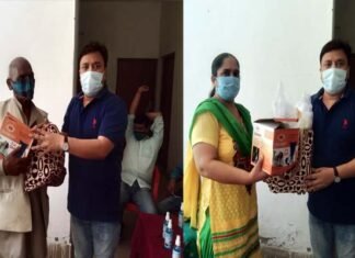 ब्लॉक प्रमुख महेन्द्र राणा ने देवीखेत जसपुर में बांटे कोरोना बचाव किट corona rescue kit in Devikhet Jaspur