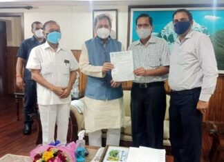 उत्तराखंड में स्वास्थय सेवाएं को लेकर गढ़वाल हितैषिणी सभा के पधाधिकारियों ने उत्तराखंड के मुख्यमंत्री तीरथ सिंह रावत से की मुलाकात garhwal-hiteshani-sabha