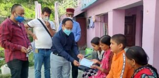 कोरोना महामारी जान गवां चुके शिक्षक स्व. विमल किशोर जुयाल को धनराशि एकत्रित कर दी गई श्रद्धांजलि imal Kishore Juyal