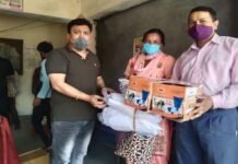 द्वारीखाल में ब्लॉक प्रमुख महेन्द्र राणा ने फ्रन्ट लाइन वर्कर को दिए कोरोना बचाव किट mahendra-rana-corona-kit