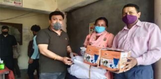द्वारीखाल में ब्लॉक प्रमुख महेन्द्र राणा ने फ्रन्ट लाइन वर्कर को दिए कोरोना बचाव किट mahendra-rana-corona-kit