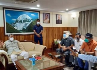 विभिन्न समस्याओं को लेकर मुख्यमंत्री से मिले उत्तराखंड नवनिर्माण पार्टी (उनपा) के पदाधिकारी Officials of Uttarakhand Navnirman Party met CM regarding various problems