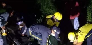 श्रीनगर गढ़वाल : गहरी खाई में गिरा वाहन, एक की मौत, तीन लोग घायल vehicle-accident-in-srinagar