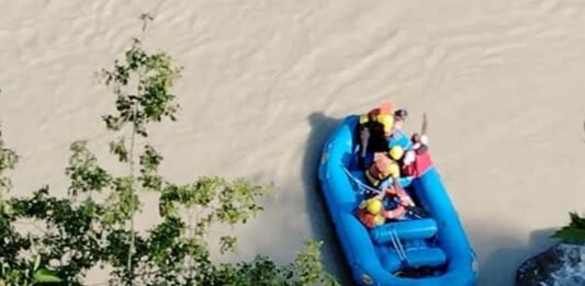woman-jumps-in-alaknanda-river