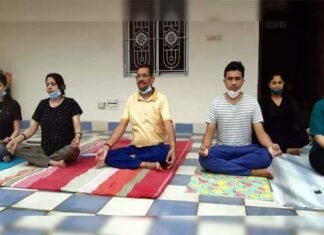 अंतर्राष्ट्रीय योग दिवस : घर में रहकर ऑनलाइन मनाएं योग दिवस, कोरोना के चलते सामूहिक कार्यक्रमों पर रहेगी रोक celebrate-yoga-at-home