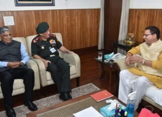 CM पुष्कर धामी से मिले CDS जनरल बिपिन रावत व एनटीआरओ के चीफ अनिल धस्माना CM DHAMI WITH CDS General Bipin Rawat