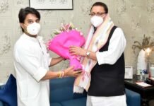 सीएम धामी में केंद्रीय मंत्री सिंधिया से मुलकात कर पिथौरागढ़ हवाई सेवा शीघ्र शुरू कराने का किया अनुरोध CM Dhami Meets with Union Minister Scindia