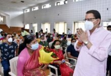 सीएम पुष्कर सिंह धामी ने जनता दर्शन हॉल में जन समस्याओं को सुना। CM Dhami listened public problems