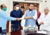 ब्लड कैंसर पीड़िता अनु धामी के ईलाज हेतु मुख्यमंत्री ने सौंपा 5 लाख का चेक CM-Discretionary-Fund