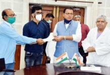 ब्लड कैंसर पीड़िता अनु धामी के ईलाज हेतु मुख्यमंत्री ने सौंपा 5 लाख का चेक CM-Discretionary-Fund