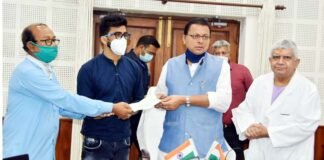 ब्लड कैंसर पीड़िता अनु धामी के ईलाज हेतु मुख्यमंत्री ने सौंपा 5 लाख का चेक CM-Discretionary-Fund