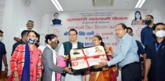 उत्तराखंड में शुरू हुई मुख्यमंत्री महालक्ष्मी योजना : सीएम धामी ने किया शुभारंभ, लाभार्थी माताओं और नवजात शिशुओं को बांटी महालक्ष्मी किट Chief Minister Mahalaxmi Yojana