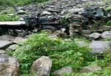 दुखद खबर : खाई में गिरा सेना का वाहन, कुमाऊं रेजिमेंट के 4 जवान शहीद, मुख्यमंत्री तीरथ ने जताया शोक Vehicle of Kumaon regiment fell into a ditch