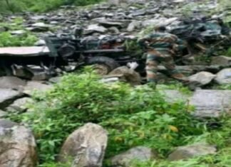 दुखद खबर : खाई में गिरा सेना का वाहन, कुमाऊं रेजिमेंट के 4 जवान शहीद, मुख्यमंत्री तीरथ ने जताया शोक Vehicle of Kumaon regiment fell into a ditch