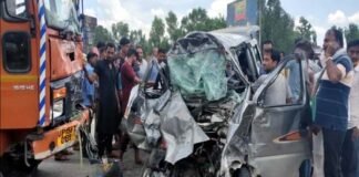 दर्दनाक हादसा : टैंकर और कार में जोरदार भिड़ंत, दूल्हा-दुल्हन समेत 6 की मौत car-accident-rampur bride and groom died