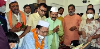 मुख्यमंत्री पुष्कर सिंह धामी ने सचिवालय में पूजा अर्चना कर विधिवत कार्य किया आरंभ cm-dhami-starts-working