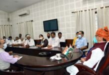 मुख्यमंत्री पुष्कर धामी ने सुनी सफाई कर्मचारियों की समस्याएं, उचित समाधान का दिया आश्वासन