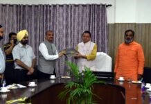 उत्तराखंड : मुख्यमंत्री ने सड़को एवं अन्य विकास कार्यो में लम्बित वन भूमि हस्तान्तरण के मामलों के निस्तारण में तेजी लाने के दिए निर्देश cm-dhami