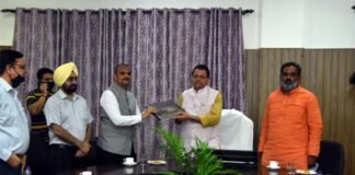 उत्तराखंड : मुख्यमंत्री ने सड़को एवं अन्य विकास कार्यो में लम्बित वन भूमि हस्तान्तरण के मामलों के निस्तारण में तेजी लाने के दिए निर्देश cm-dhami