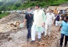 मुख्यमंत्री धामी ने उत्तरकाशी के आपदा प्रभावित गाँव, क्षेत्रों का किया भ्रमण cm-dhami