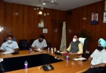 सीएम धामी ने उच्चाधिकारियों व जिलाधिकारियों के साथ कोविड-19 से बचाव पर की समीक्षा CM Dhami reviews the prevention of covid-19 through video conferencing with high officials