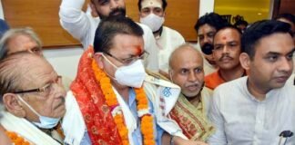मुख्यमंत्री ने हरकी पैड़ी हरिद्वार में की मां गंगा की पूजा अर्चना, संत महात्माओं को किया सम्मानित cm-dhami-ganga-pooja