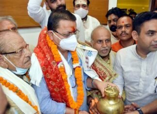 मुख्यमंत्री ने हरकी पैड़ी हरिद्वार में की मां गंगा की पूजा अर्चना, संत महात्माओं को किया सम्मानित cm-dhami-ganga-pooja