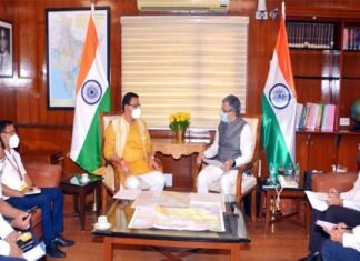 मुख्यमंत्री पुष्कर धामी ने केन्द्रीय रेल मंत्री अश्विनी वैष्णव से की भेंट, विभिन्न रेल परियोजनाओं को लेकर विस्तार से की चर्चा मुख्यमंत्री पुष्कर धामी ने केन्द्रीय रेलवे, सूचना प्रौद्योगिकी मंत्री अश्विनी वैष्णव से की भेंट