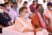 सीएम धामी ने कार्यकर्ताओं के साथ सुनी पीएम मोदी के मन की बात cm-dhami-man-ki-baat